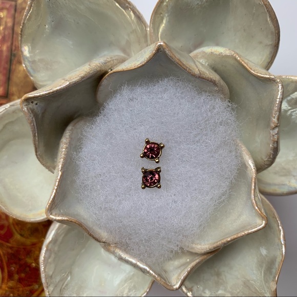 💋🆕Gold + Brilliant Simulated Amethyst Studs - Picture 3 of 6